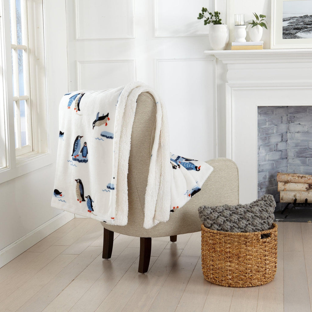 Great Bay Home Blankets 50" x 60" Throw / Penguins Jumping Sherpa Throw Blanket - Hudson Collection Lodge Velvet Plush Throw Blanket | Hudson Collection by Great Bay Home