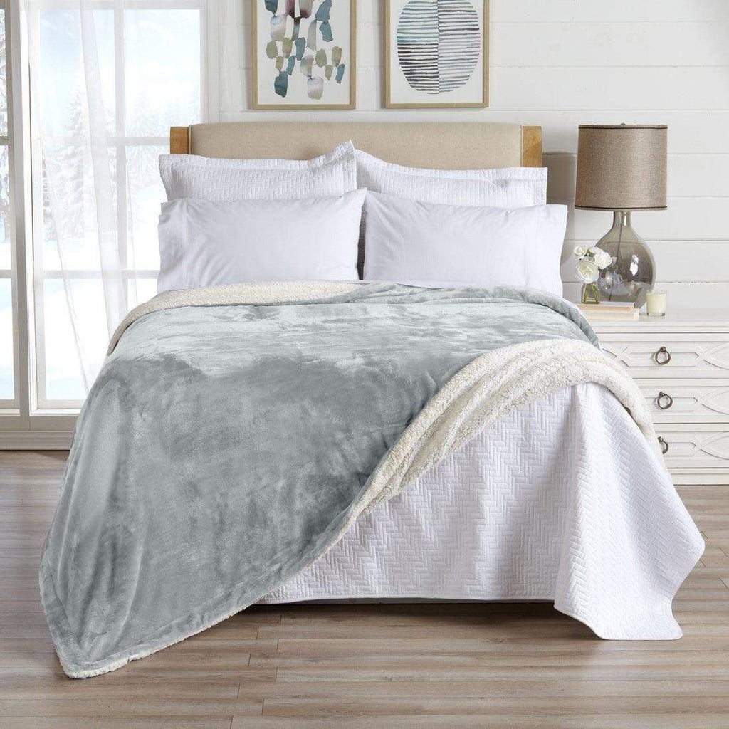 Great Bay Home Twin / Glacier Grey Velvet Plush Sherpa Luxury Bed Blanket - Kinsley Collection Velvet Plush Sherpa Luxury Bed Blanket - Kinsley Collection