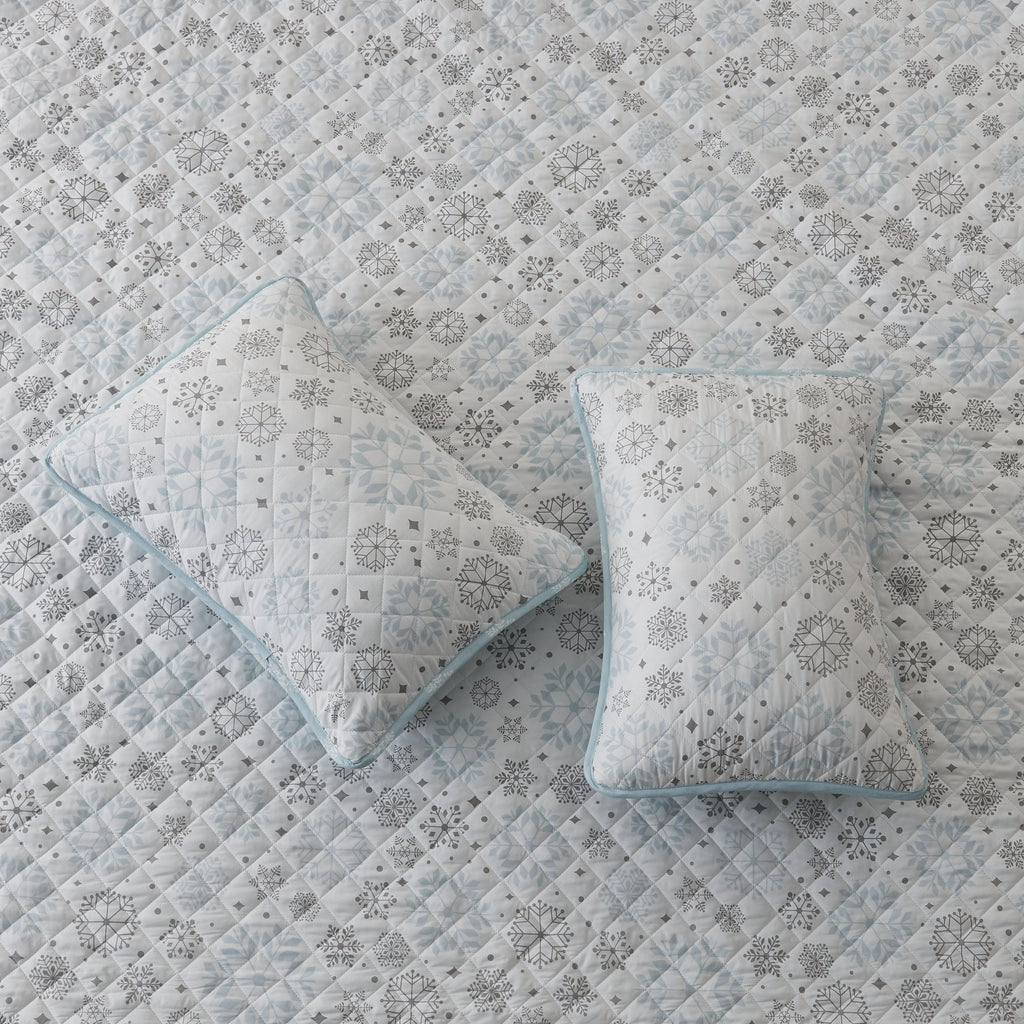Great Bay Home 3 Piece Snowflake Quilt - Nova Collection 3 Piece Snowflake Quilt Set | Nova Collection by Great Bay Home