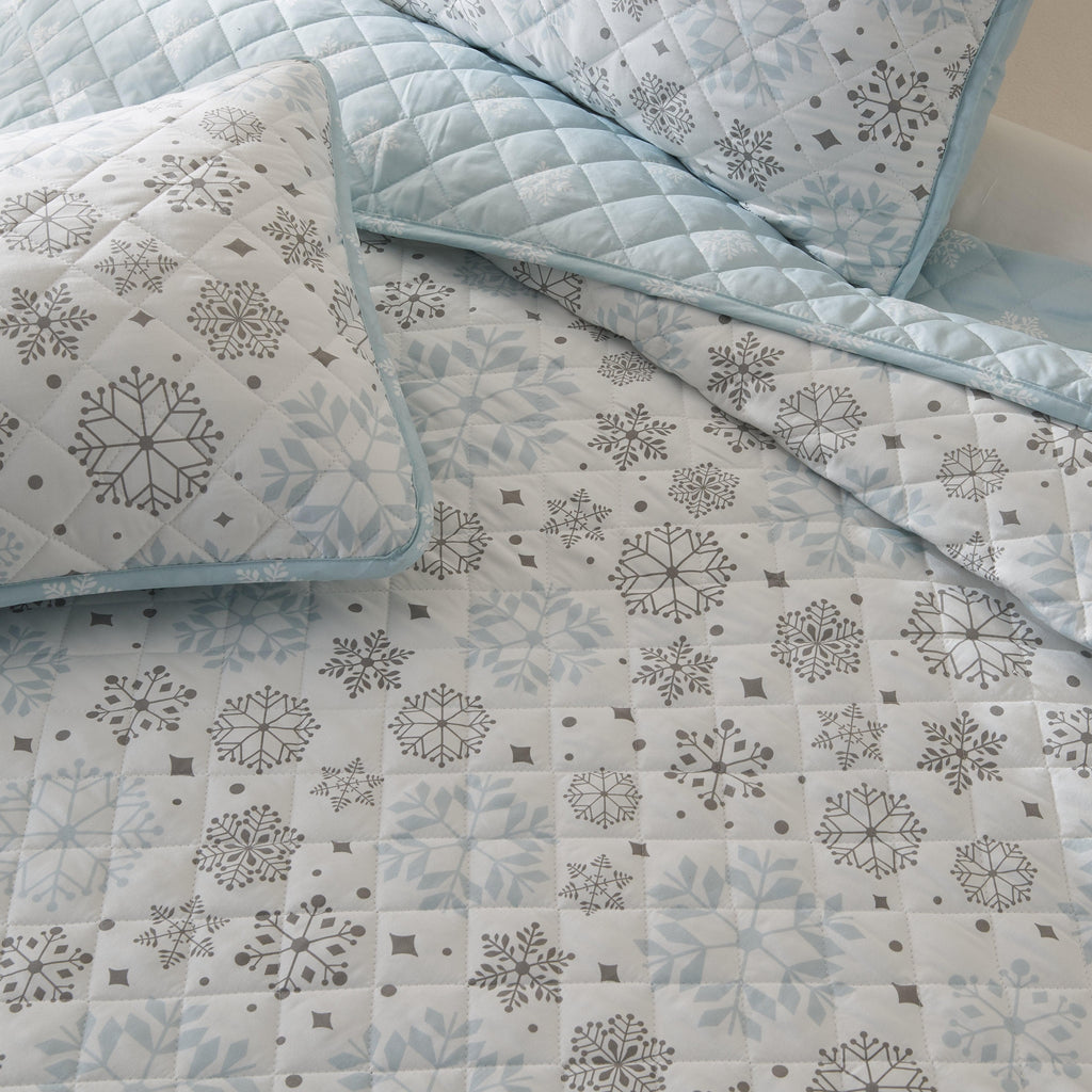 Great Bay Home 3 Piece Snowflake Quilt - Nova Collection 3 Piece Snowflake Quilt Set | Nova Collection by Great Bay Home