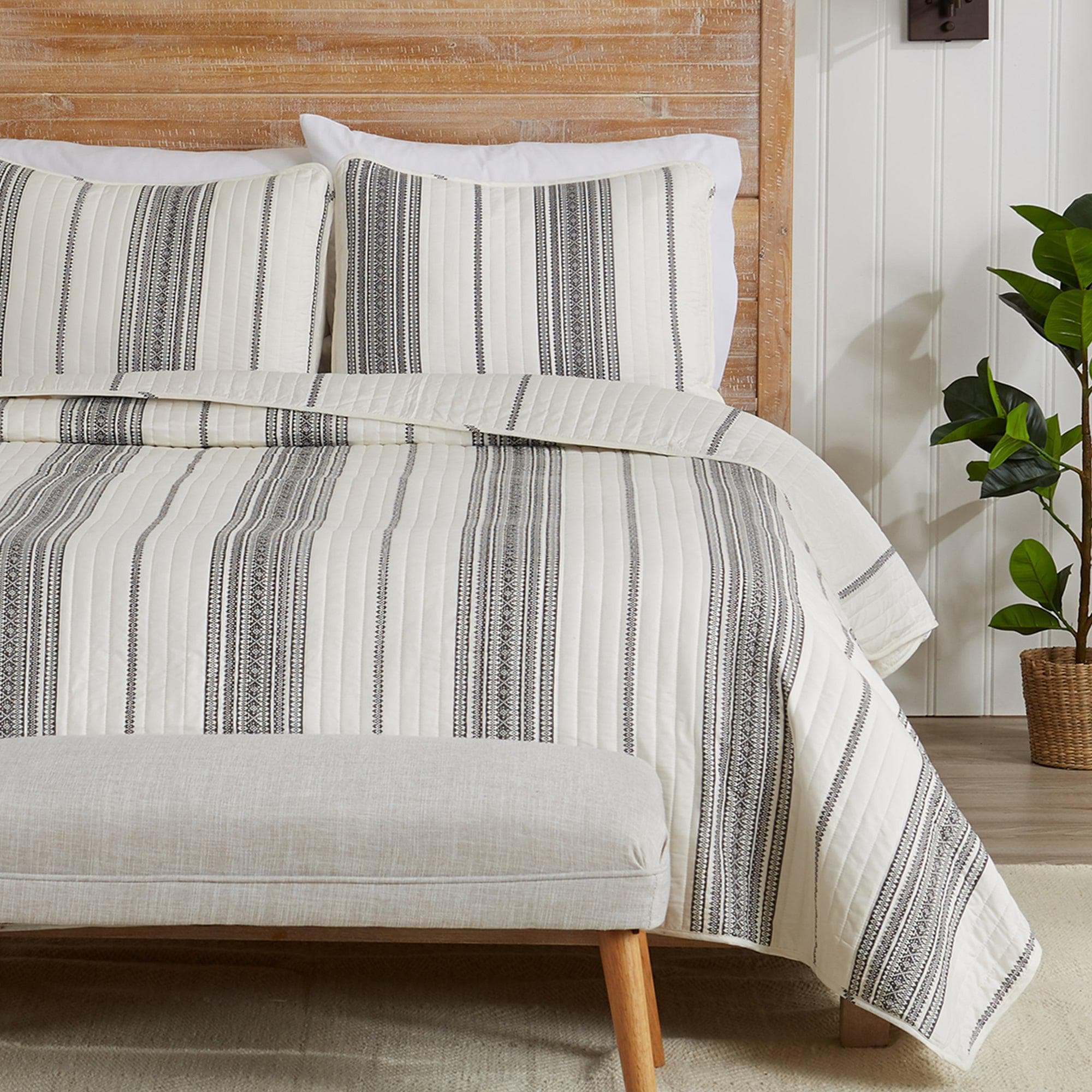 Great Bay Home Wesley Reversible Striped Quilt Set Twin White / Grey