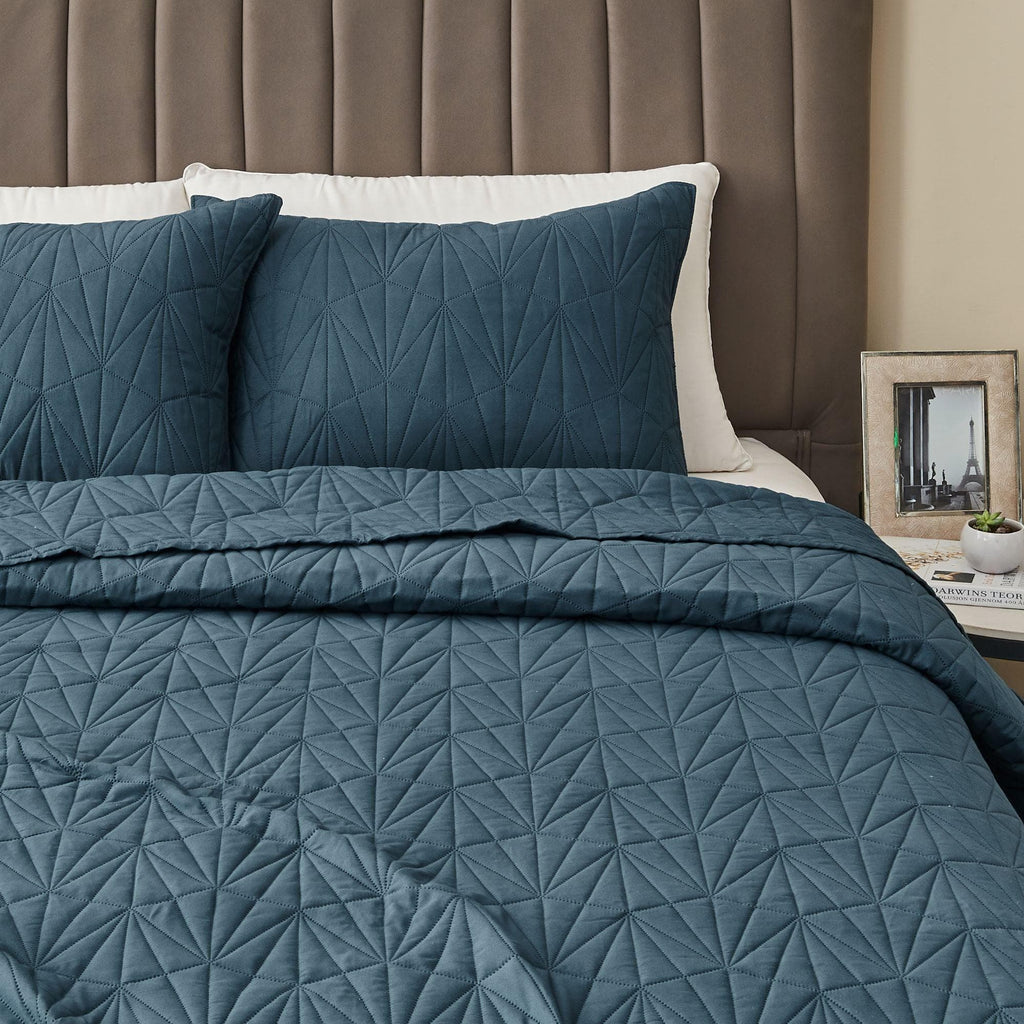 Great Bay Home Quilts Full / Queen / Ocean Blue Oversized Geometric Pinsonic Quilt Set - Blakely Collection Oversized Geometric Pinsonic Quilt Set | Blakely Collection by Great Bay Home