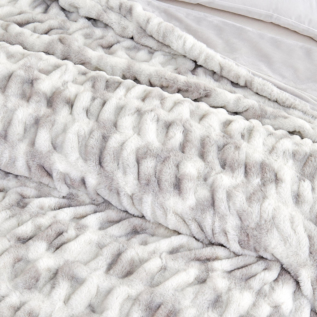 Great Bay Home Ruched Faux Fur Throw Blanket | Alondra Collection by Great Bay Home Ruched Faux Fur Throw Blanket | Alondra Collection by Great Bay Home