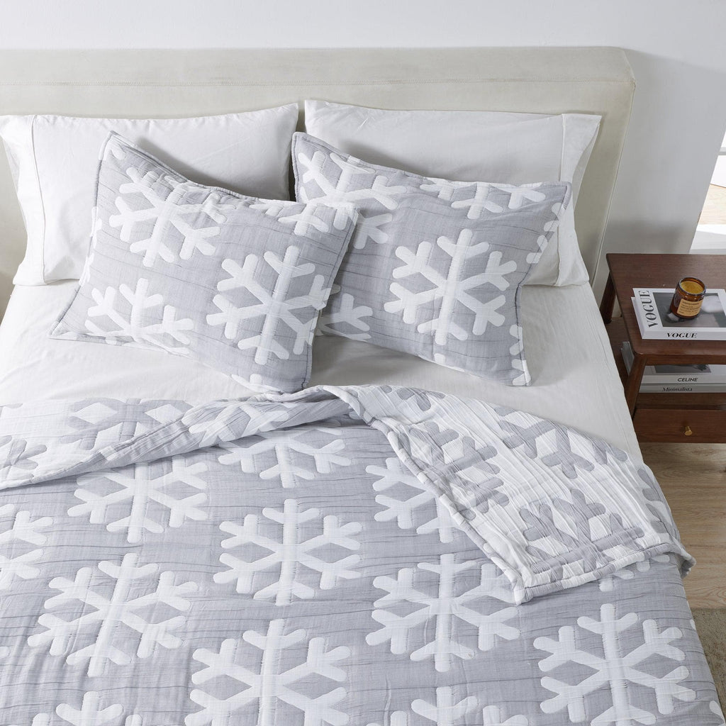 greatbayhome Quilts & Comforters Matelassé Snowflake Quilt Set - Nino Collection Matelassé Snowflake Quilt Set | Nino Collection by Great Bay Home