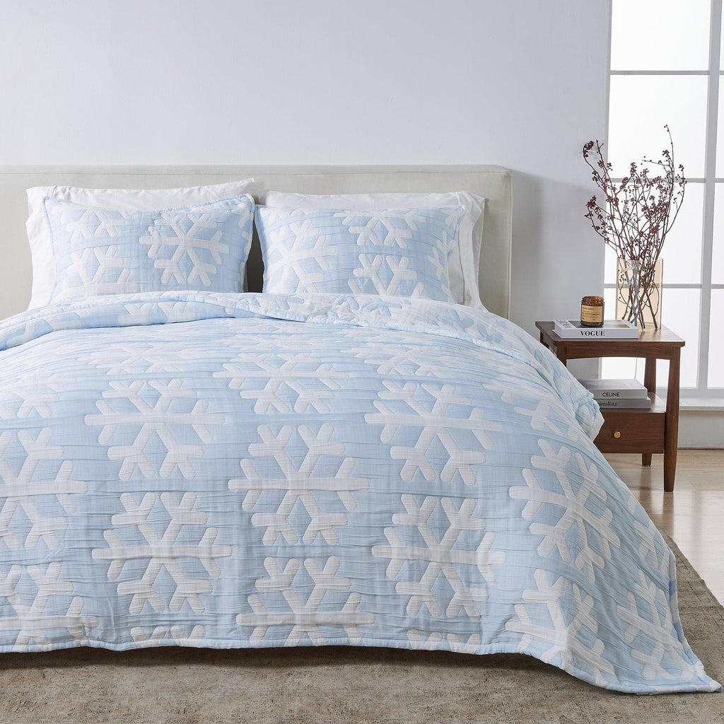 greatbayhome Quilts & Comforters King / California King / Blue / White Matelassé Snowflake Quilt Set - Nino Collection Matelassé Snowflake Quilt Set | Nino Collection by Great Bay Home