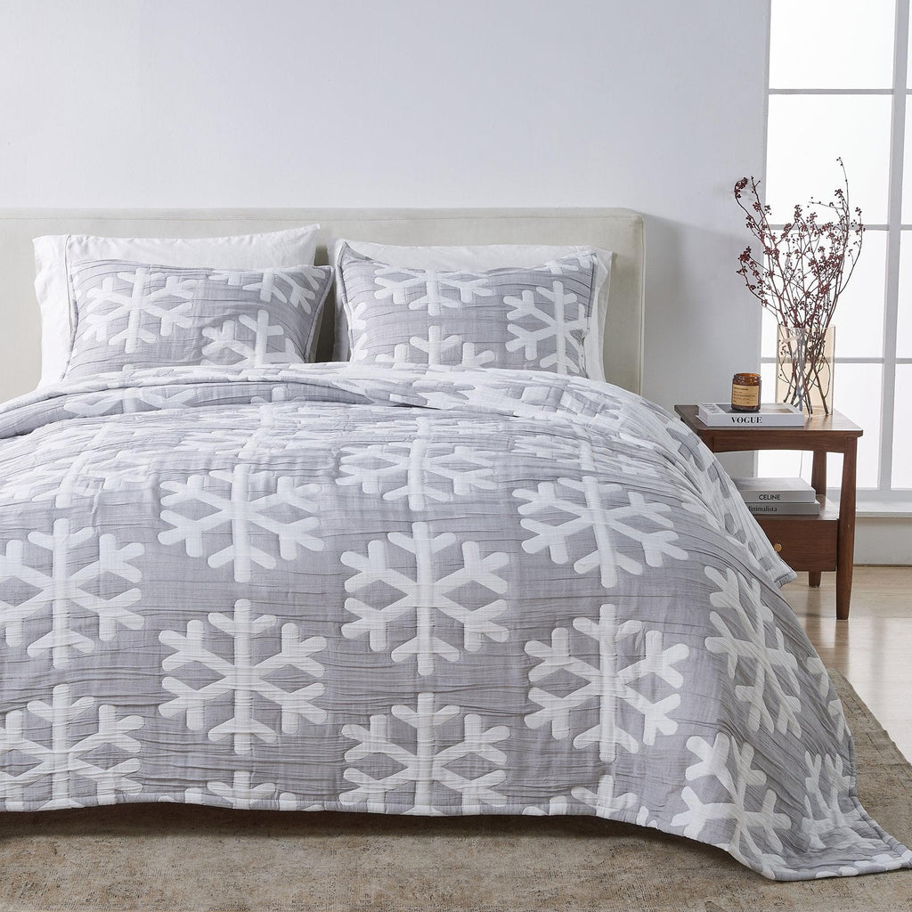 greatbayhome Quilts & Comforters Full / Queen / Grey / White Matelassé Snowflake Quilt Set - Nino Collection Matelassé Snowflake Quilt Set | Nino Collection by Great Bay Home