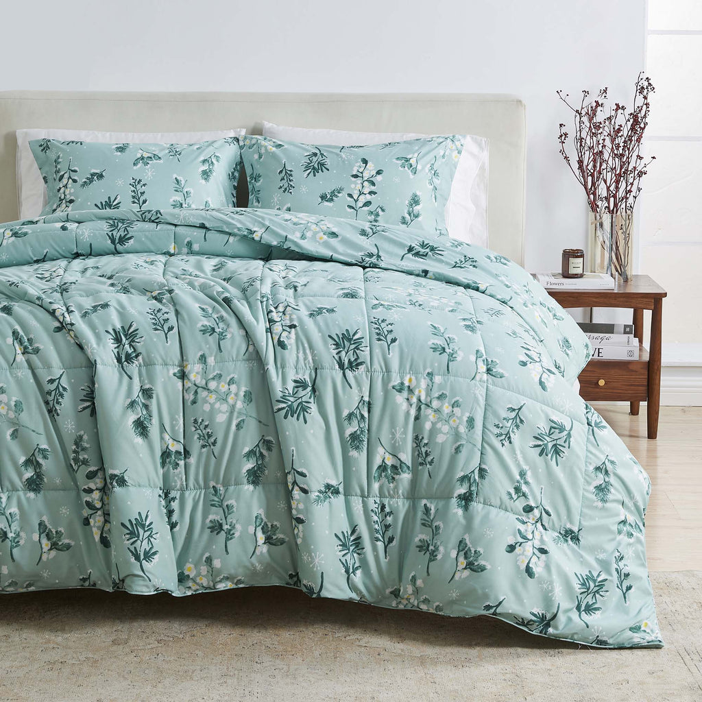 greatbayhome Quilts & Comforters Twin / Twin XL / Snowy Botanical Reversible Winter Comforter Set - Odette Collection Reversible Winter-Printed Comforter Set | Odette Collection by Great Bay Home