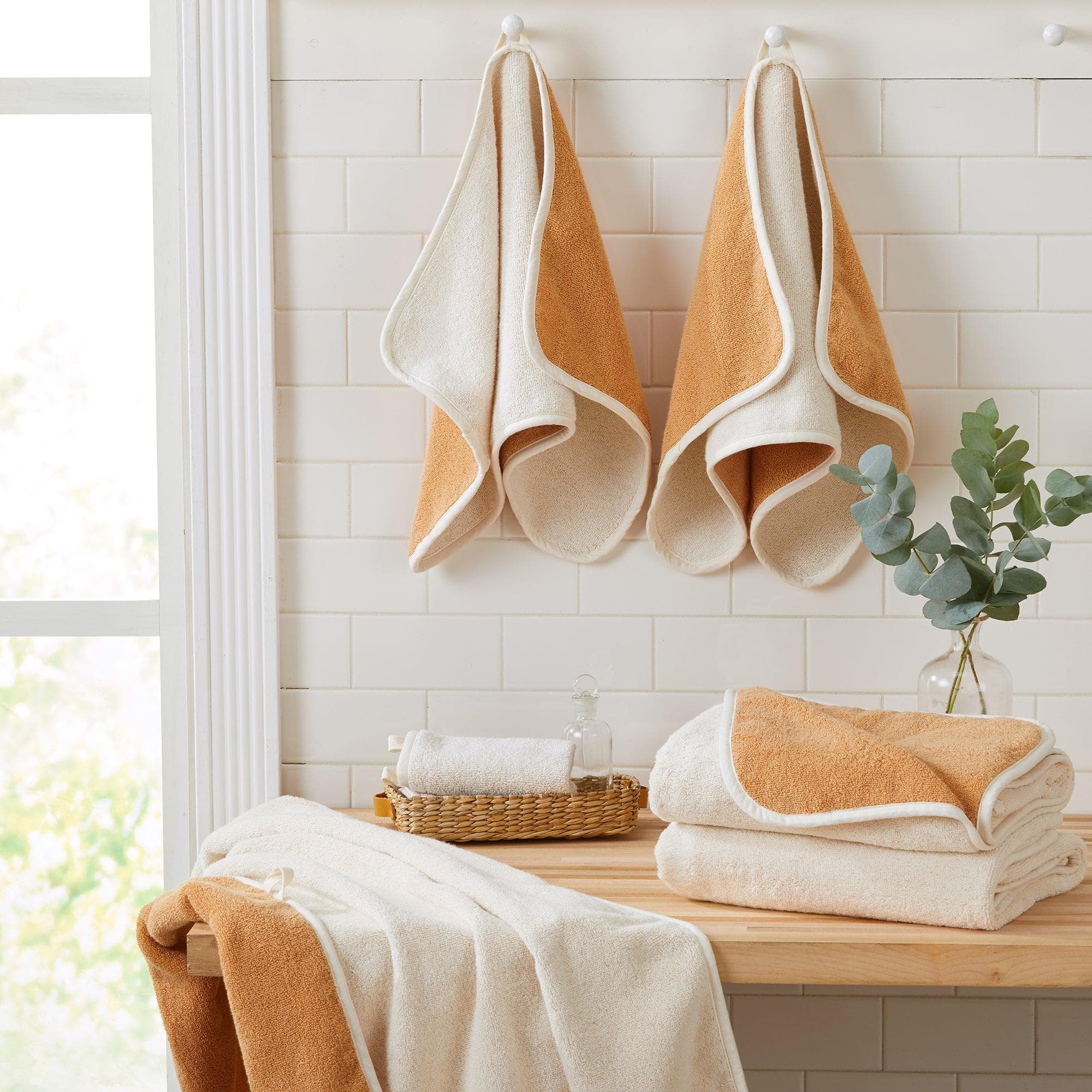 https://greatbayhome.com/cdn/shop/products/great-bay-home-2-pack-two-toned-bath-towel-vanessa-collection-34940122235055.jpg?v=1661289391