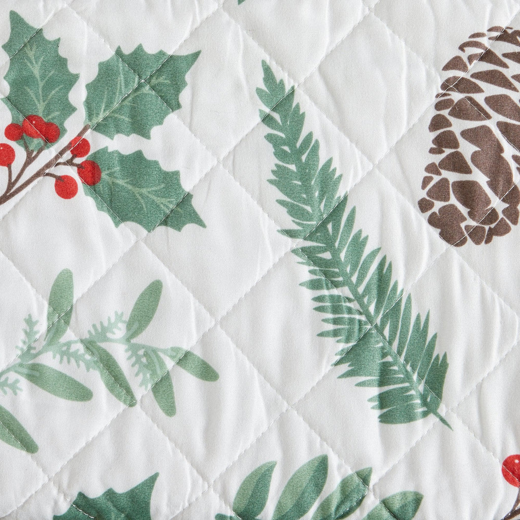 Great Bay Home 3 Piece Holiday Holly Quilt Set | Mistletoe Collection