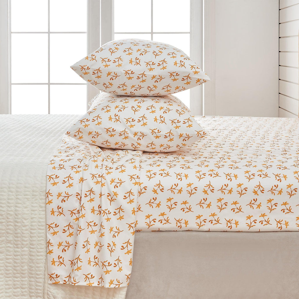 Great Bay Home Twin / Small Watercolor Flowers 4 Piece Watercolor Floral Microfiber Sheet - Delia Collection Decorate your bedroom decor with gorgeous microfiber sheets. This set features a hand-designed watercolor floral print in beautiful colors. The soft microfiber will feel delicately soft against your skin, while the pattern will elevate your decor for the new seasons. So grab this sheet set and fall into cozy, soft bed sheets every night.