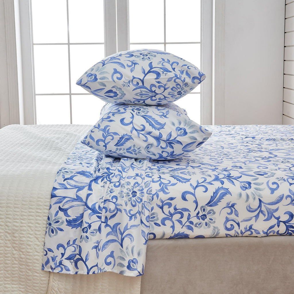 Great Bay Home King / Watercolor Flowers - Blue 4 Piece Watercolor Floral Microfiber Sheet - Delia Collection Decorate your bedroom decor with gorgeous microfiber sheets. This set features a hand-designed watercolor floral print in beautiful colors. The soft microfiber will feel delicately soft against your skin, while the pattern will elevate your decor for the new seasons. So grab this sheet set and fall into cozy, soft bed sheets every night.