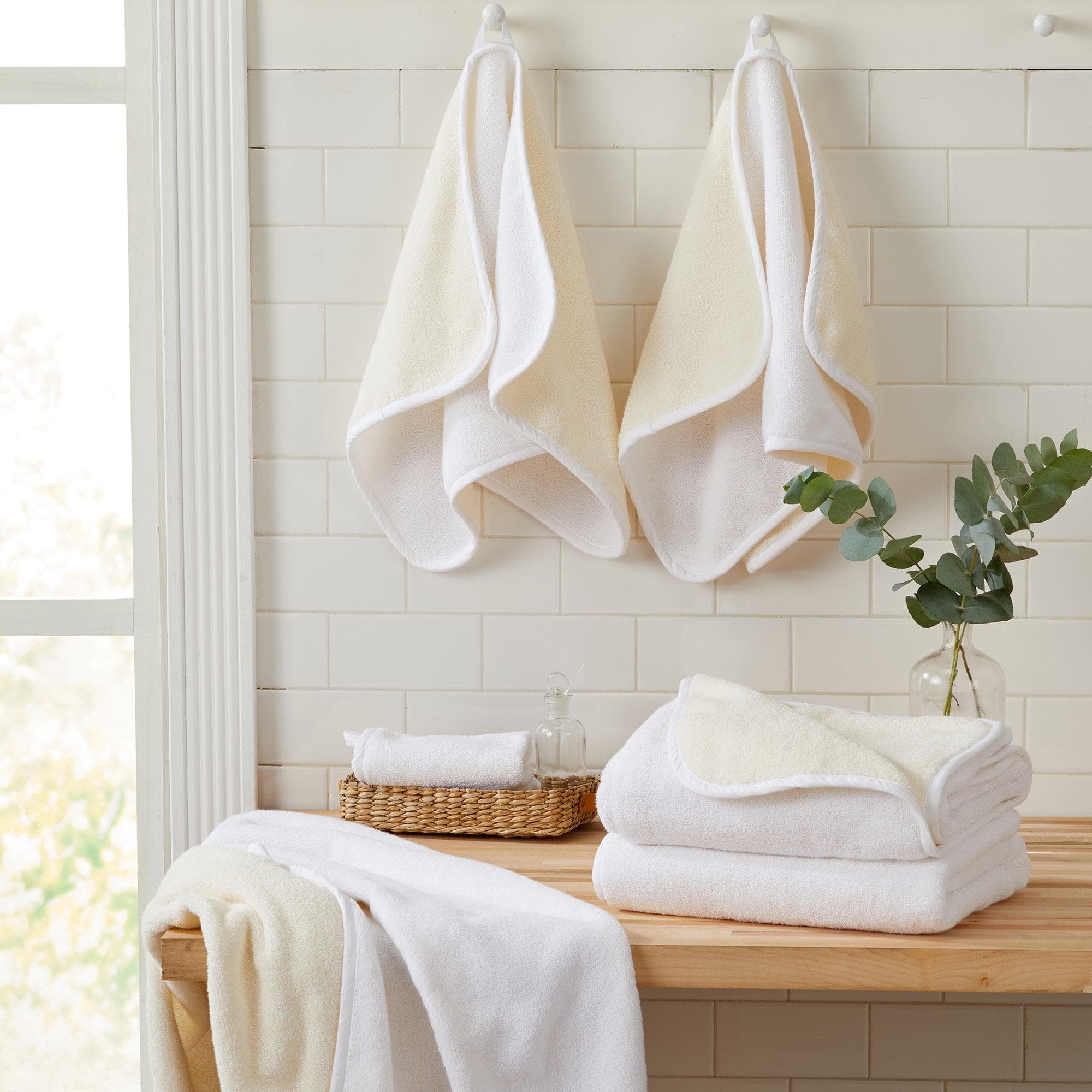 https://greatbayhome.com/cdn/shop/products/great-bay-home-6-piece-two-toned-bath-towel-set-vanessa-collection-34940131246255.jpg?v=1661280208