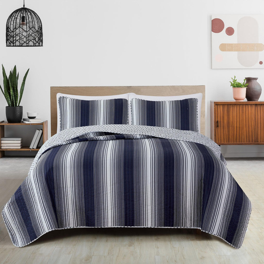 Great Bay Home Quilts Full / Queen / Everette - Navy Everette Collection 3 Piece Ombre Striped Quilt Set 3 Piece Ombre Striped Quilt Set- Everette Collection by Great Bay Home