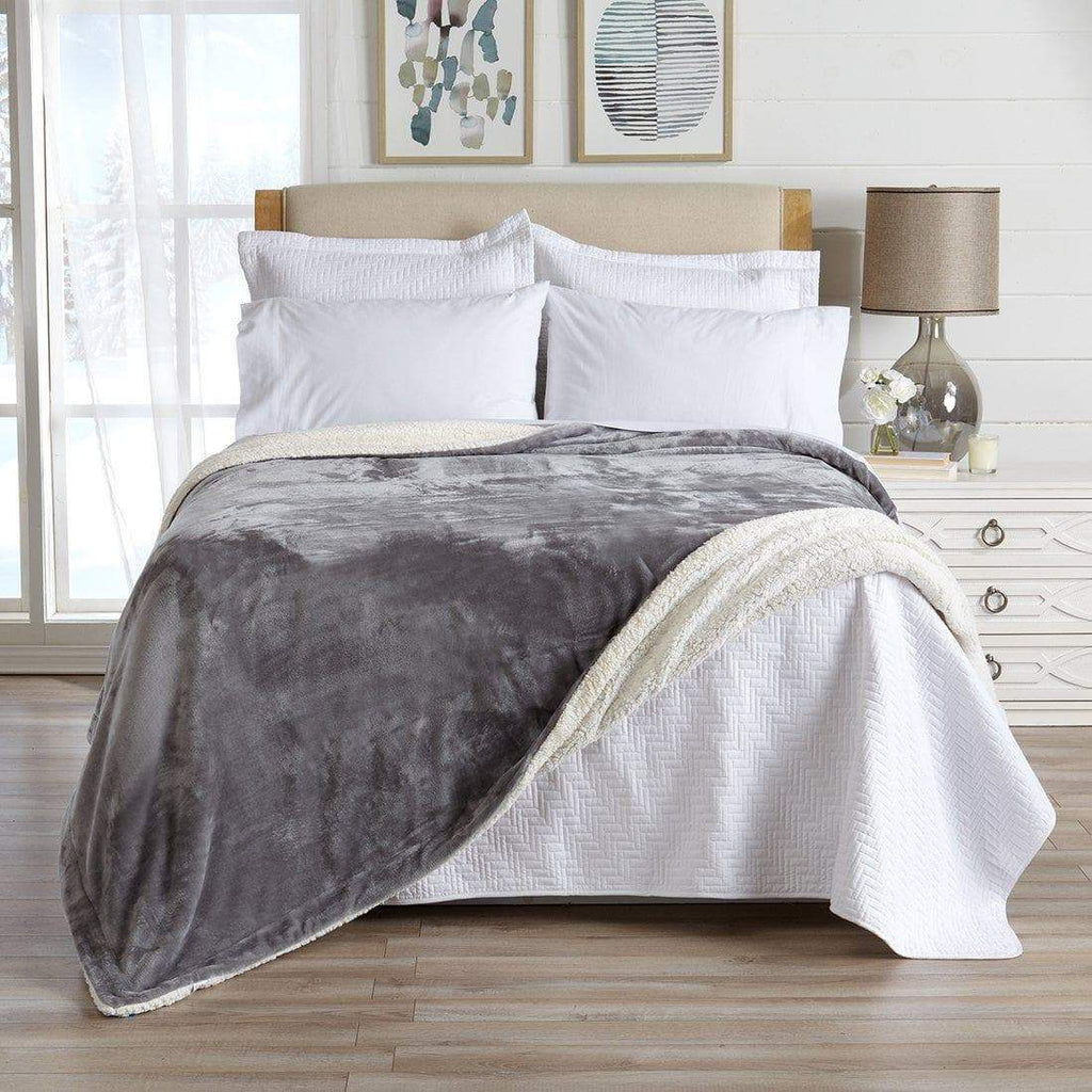 Great Bay Home Twin / Frost Grey Velvet Plush Sherpa Luxury Bed Blanket - Kinsley Collection Velvet Plush Sherpa Luxury Bed Blanket - Kinsley Collection