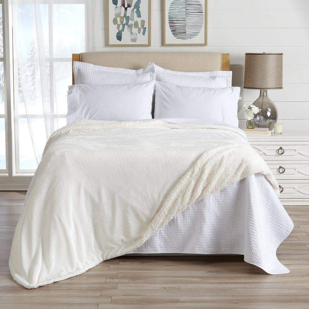 Great Bay Home Twin / Optic White Velvet Plush Sherpa Luxury Bed Blanket - Kinsley Collection Velvet Plush Sherpa Luxury Bed Blanket - Kinsley Collection